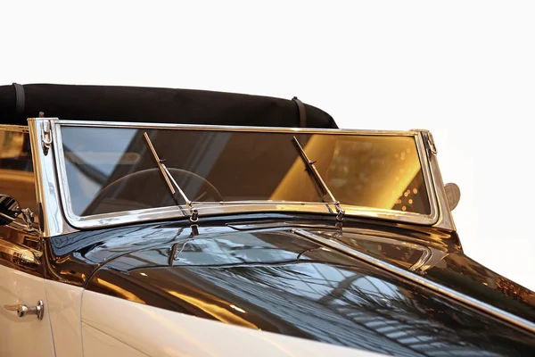 An age-old cabriolet is a front view — Stock Photo, Image