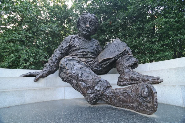 阿尔伯特 · 爱因斯坦纪念碑 — 图库照片