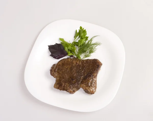 Steak de bœuf frit aux herbes — Photo