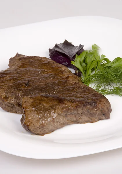 Steak de bœuf frit aux herbes — Photo