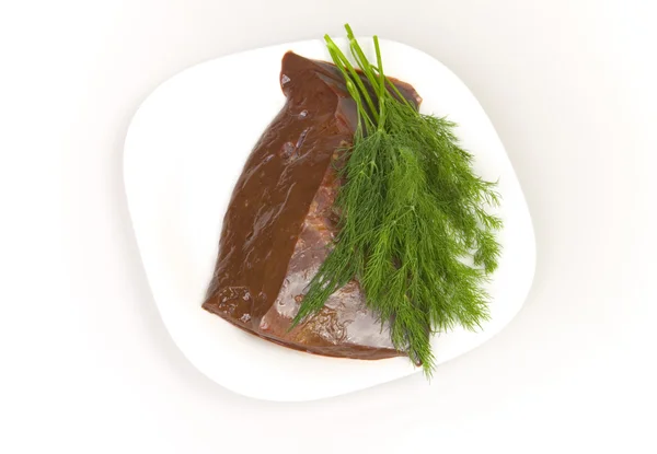 Nötkött lever med dill på vit platta — Stockfoto