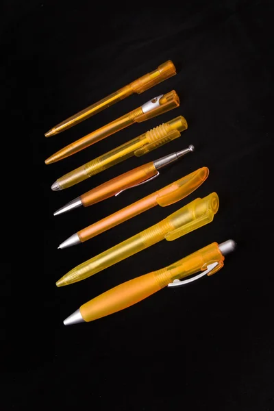 Orange plast pennor — Stockfoto