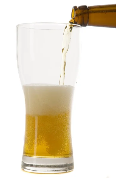 Gegoten bier — Stockfoto