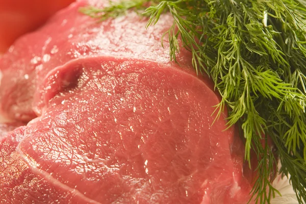 Мясо с укропом — стоковое фото