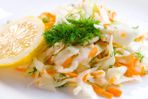 Смачний салат з капусти — стокове фото