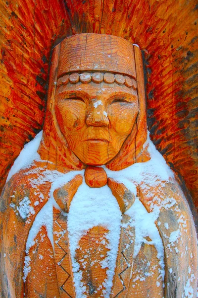 Parte de uma cara de figura de madeira — Fotografia de Stock