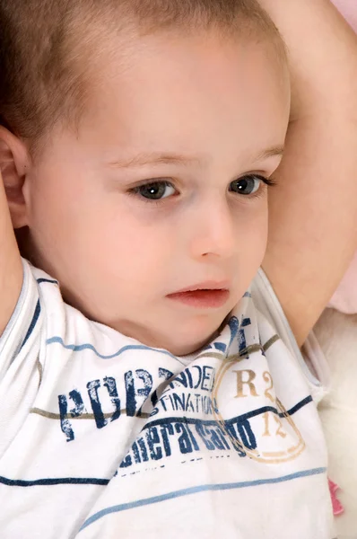 Närbild på söt liten pojke — Stockfoto
