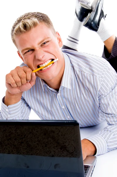 Man with laptop and looking at camera — Stock Photo, Image