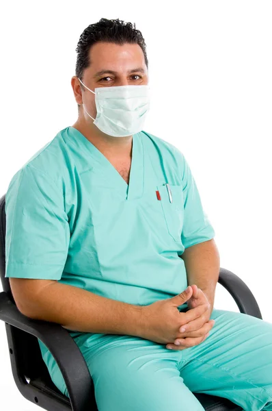 Chirurg s obličejovou maskou, sedí na židli — Stock fotografie