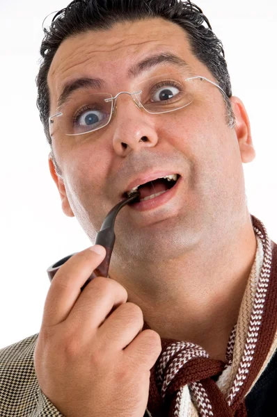 Hombre sorprendido sosteniendo pipa de tabaco —  Fotos de Stock