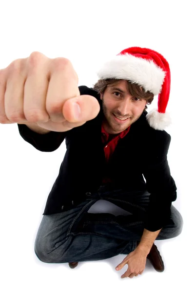 Hombre con sombrero de navidad mostrando ponche —  Fotos de Stock