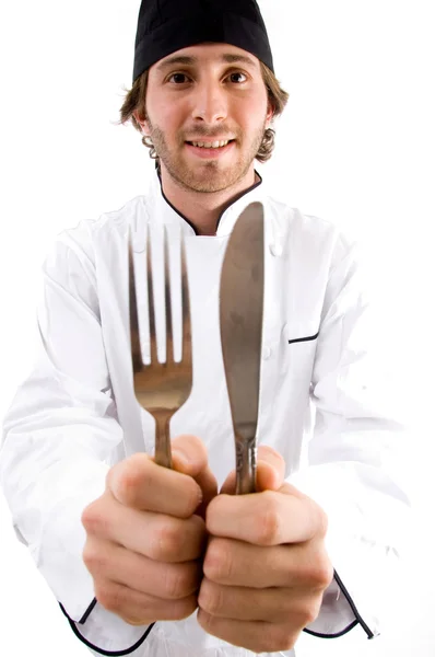 Chef sorrindo mostrando faca e garfo — Fotografia de Stock