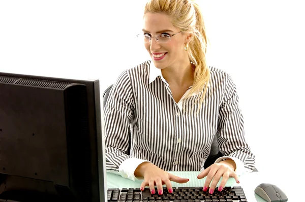 Mujer trabajando en el ordenador —  Fotos de Stock