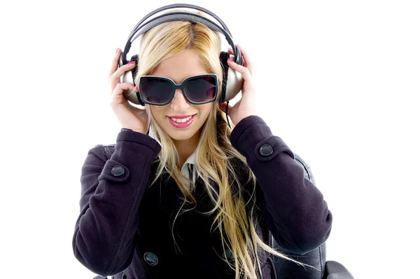 Portret van vrouw genieten van muziek — Stockfoto