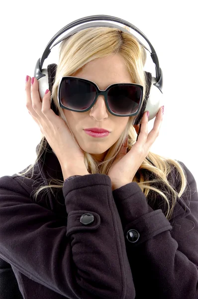 Femme écouter de la musique — Photo