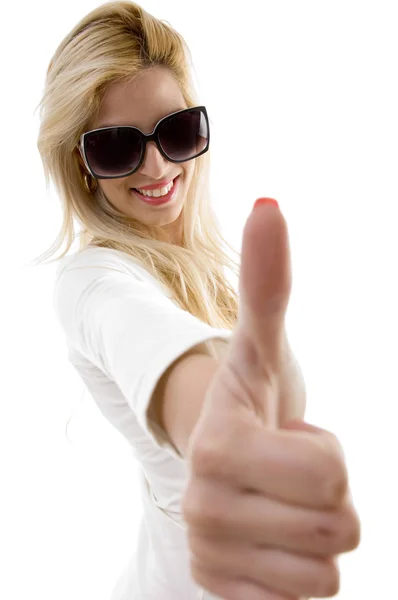 Usmívající se žena ukazuje palce nahoru — Stock fotografie