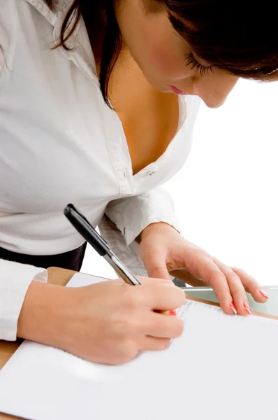 Affärskvinna underteckna papper — Stockfoto