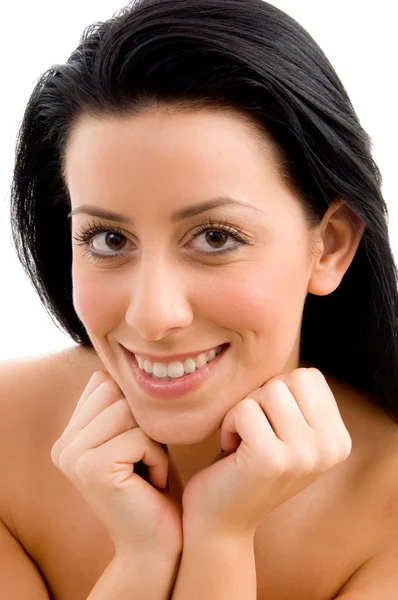 Smiling young woman looking at camera — Stock Photo, Image