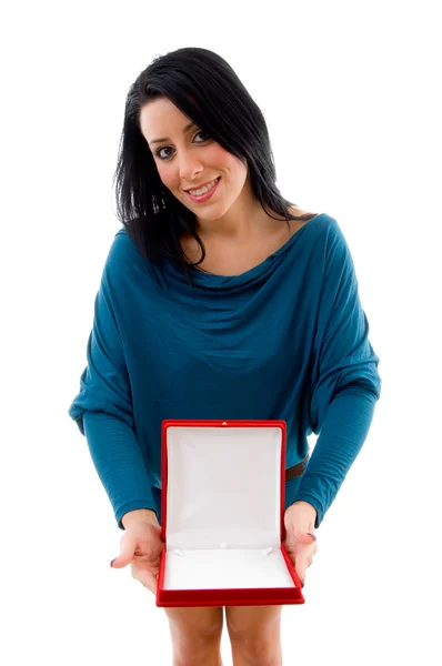 Mulher mostrando caixa de jóias vazia — Fotografia de Stock