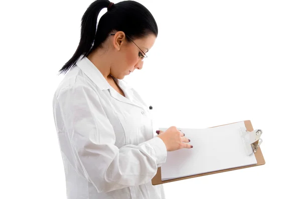 Kvinnliga läkare skriva recept — Stockfoto