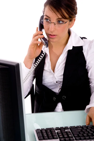 Business executive answering call — Zdjęcie stockowe