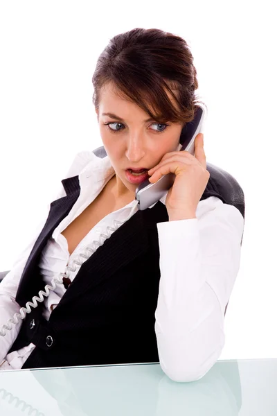 Dienstleister, der am Telefon kommuniziert — Stockfoto