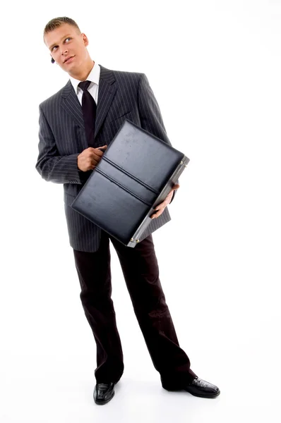 Jovem executivo segurando saco de couro — Fotografia de Stock