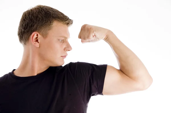 Muskulöser Mann posiert — Stockfoto