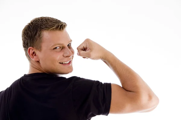 Postura traseira do homem muscular sorridente — Fotografia de Stock