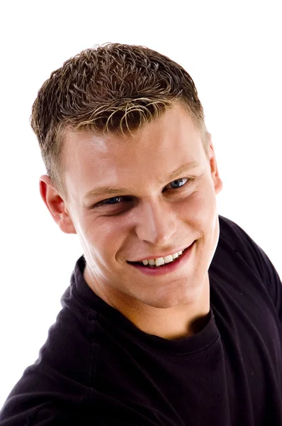 Портрет улыбающегося молодого человека — стоковое фото