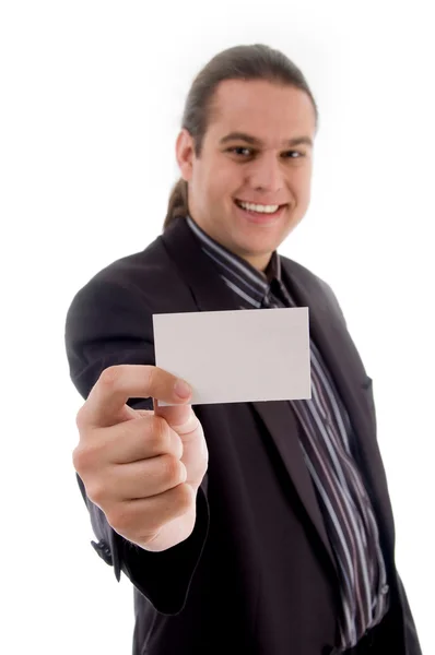 Genç adam kartvizit ile poz — Stok fotoğraf