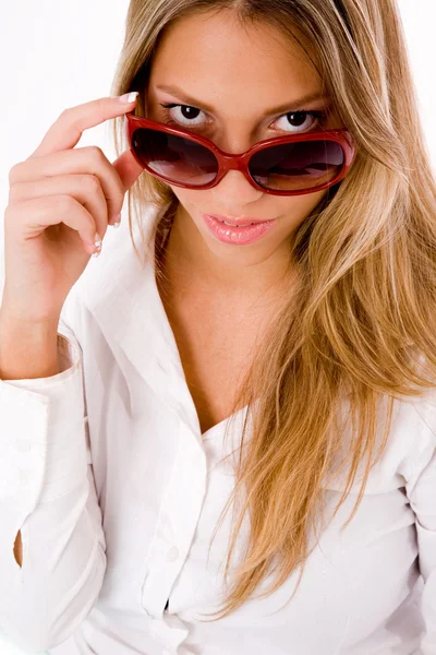 Bella femmina che indossa occhiali da sole — Foto Stock