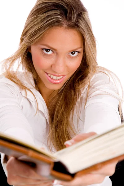 本と学生の笑みを浮かべてください。 — ストック写真