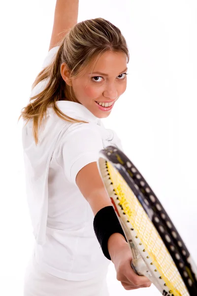 Jugador de tenis sonriente sosteniendo raqueta —  Fotos de Stock