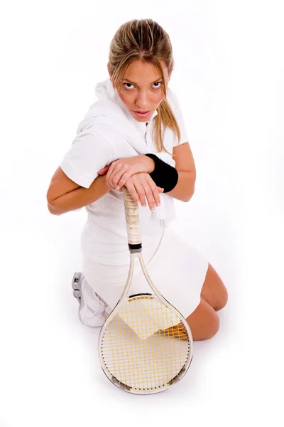 Mladý tenista sedí na podlaze — Stock fotografie