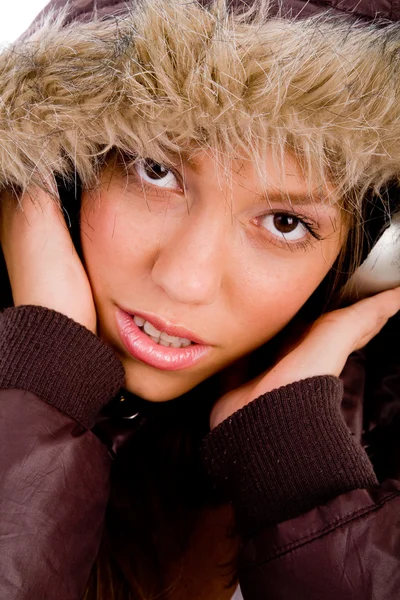 Młoda kobieta korzystających muzyki — Zdjęcie stockowe