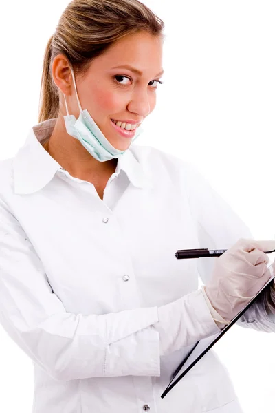 Médico sonriente con almohadilla de escritura —  Fotos de Stock