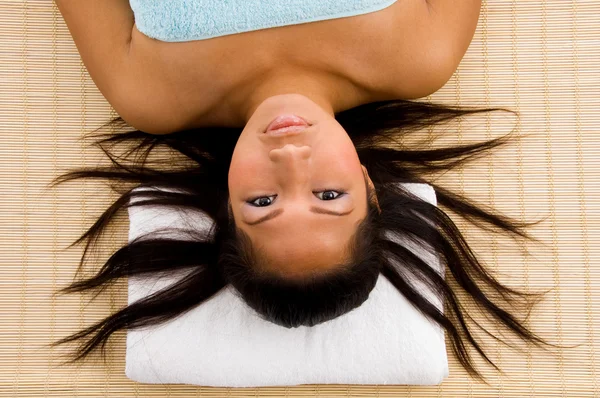 Young female going to take massage — Stock Photo, Image