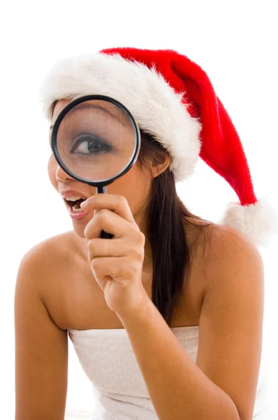 Mujer de Navidad sosteniendo lupa —  Fotos de Stock