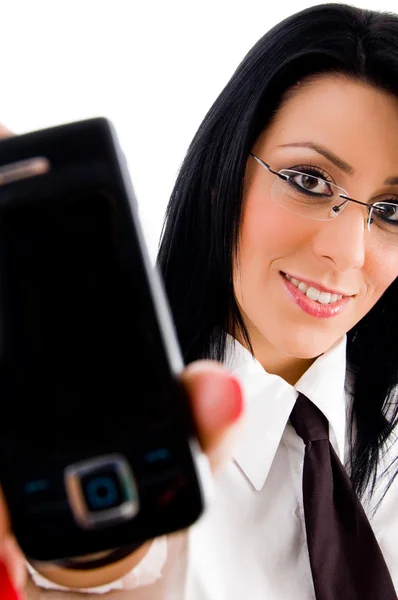 Young woman showing cell phone — Stock Photo, Image