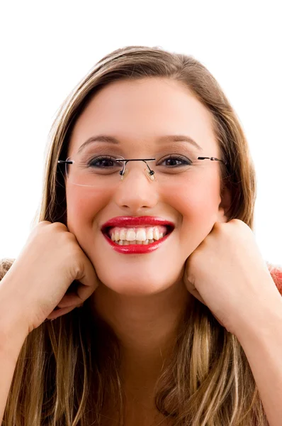 Close up de modelo caucasiano sorrindo — Fotografia de Stock
