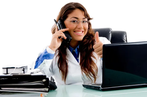 Smiling doctor with thumbs up — Stock Photo, Image