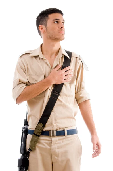 Żołnierz z dłoni na jego klatce piersiowej — Zdjęcie stockowe