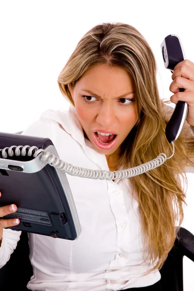 Mujer enojada sosteniendo el teléfono —  Fotos de Stock