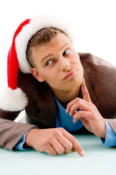 Myślenia młody człowiek z hat Bożego Narodzenia — Zdjęcie stockowe