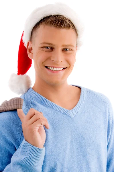 Усміхнений молодий чоловік з різдвяним капелюхом — стокове фото