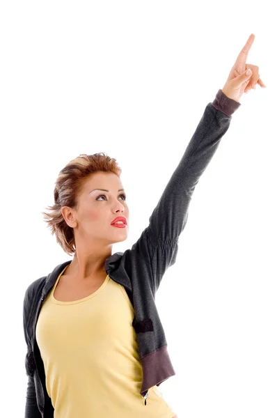 Attraktiv kvinna pekar uppåt — Stockfoto