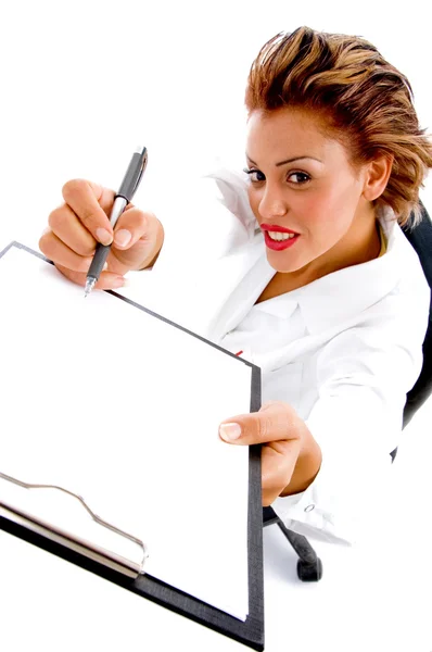 Doctor showing writing pad and pen — Stock Photo, Image