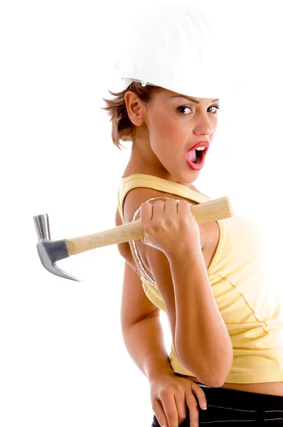 Mulher posando com martelo — Fotografia de Stock