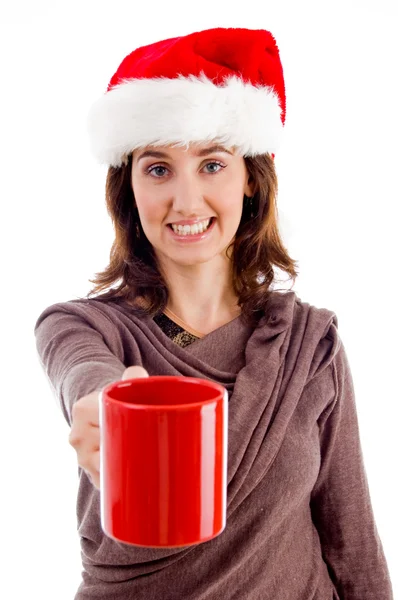 Kvinna poserar med sin kaffekopp — Stockfoto
